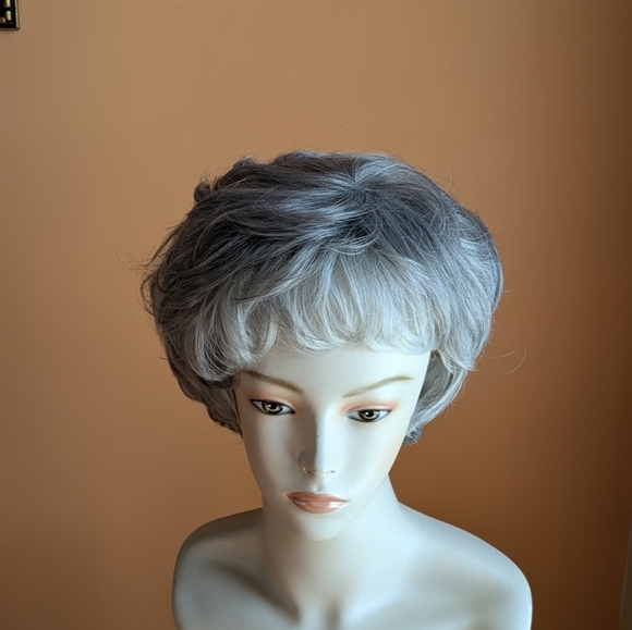 Sexy Short Wavy Curly Parting Synthetic Wig Gray The cap is medium/ regular size - Picture 2 of 11